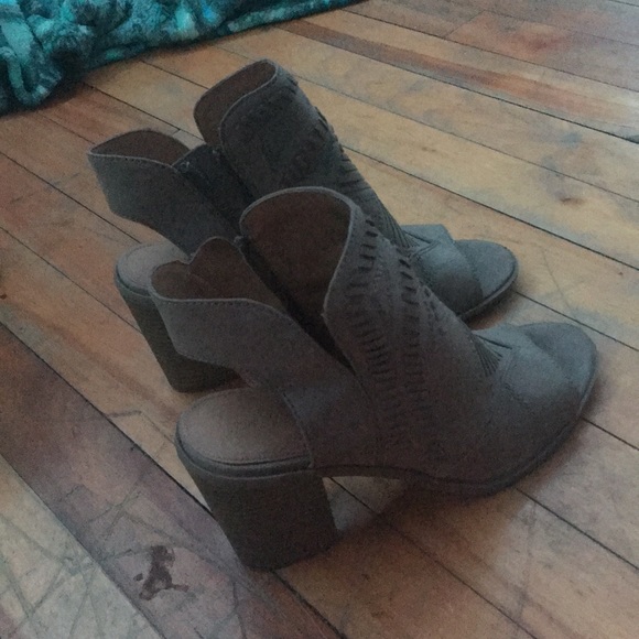 Brown boots - Picture 2 of 3